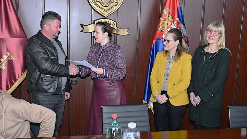 PODRŠKA RASELJENIMA SA KOSOVA U ĆUPRIJI: Građevinski materijal za završetak četiri kuće