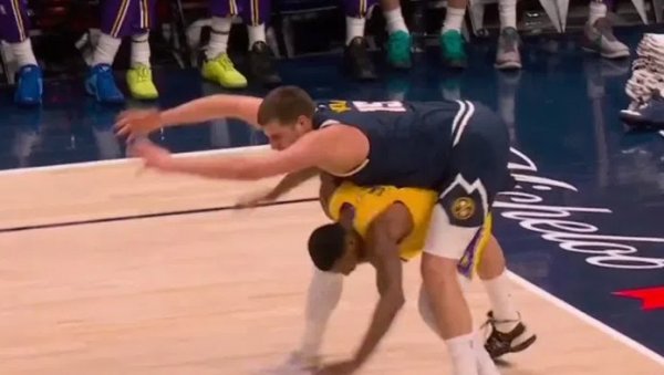 ЈАШЕ ЛИ, ЈАШЕ! Цела Америка бруји о потезу Николе Јокића (ВИДЕО)