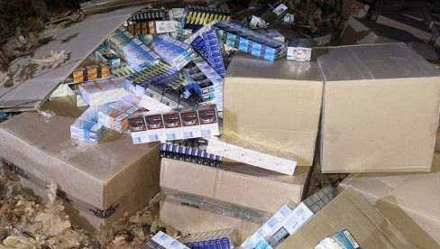 POLICIJSKA AKCIJA AKCIZA : Bežao od policije, pa pobacao švercovane cigarete (FOTO)