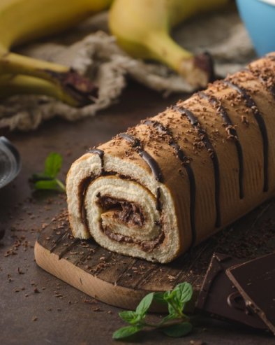 ВАЗДУШАСТ И УКУСАН: Ролат са бананама и чоколадом