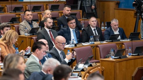 КЛАНОВЕ СТЕ ВИ ПОДМИРИВАЛИ! Tензије у Скупштини због предложених закона о унутрашњим пословима и АНБ