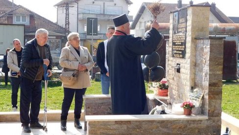 TRAGIČNO IZGUBIO ŽIVOT NA DUŽNOSTI: Otrivena spomen-česma posvećena ubijenom mladom policajcu Nikoli Krsmanoviću (FOTO)