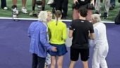 СКАНДАЛ ПЕРВЕРЗЊАКА! Организатор Индијан Велса спопадао шампионку турнира насред терена! Камере све снимиле (ВИДЕО)