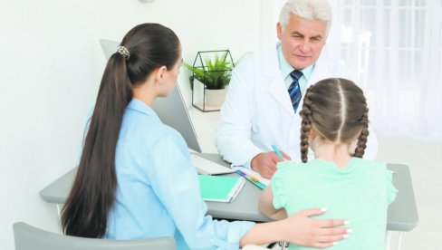 ВИСОКА ТЕМПЕРАТУРА НЕ ИДЕ САМО УЗ ГРИП Упозорење педијатра: Када се појаве оспе, то је болест шака,  стопала и уста