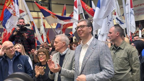 KAKAV DOČEK I ATMOSFERA: Gromoglasan aplauz i ovacije za predsednika (FOTO/VIDEO)