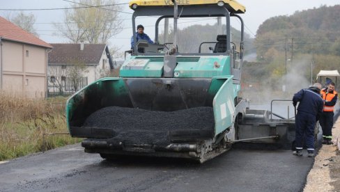 АСФАЛТ СТИЖЕ У СЕЛА: Краљевчни издвојили 80 милиона динара за обнову руалних путева