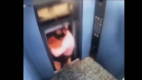 SMRT ZA DLAKU: Hteo da izađe iz lifta, jedva ostao živ - glavom udario u okno! Jeziv snimak kruži internetom (VIDEO)
