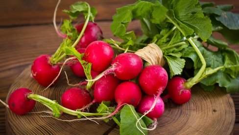 NIJE SVE U BOJI: Evo kako na pijaci odmah da prepoznate sveže rotkvice