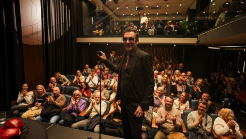 SARAJEVSKI ŠARM NA DORĆOLU: Branko Đurić Đuro ozbiljno nasmejao publiku u Fondaciji Mozzart