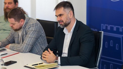 RAZVOJ DIGITALNE INFRASTRUKTURE KLJUČAN ZA  TEHNOLOŠKI NAPREDAK SRBIJE: Žarko Mićin sa predstavnicima kancelarije za IT i E-upravu