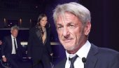LJUBIO NAJVEĆE LEPOTICE HOLIVUDA: Slavni glumac bio u braku sa Madonom, a sada je sa devojkom koja je mlađa od njegove dece
