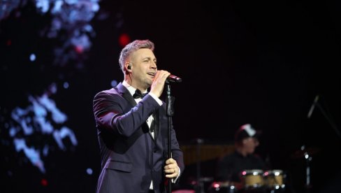 БОЈАН СЕ ОБРАТИО ПУБЛИЦИ И СКЛОНИО: Прекинут концерт Лексингтон бенда у Зајечару (ФОТО)