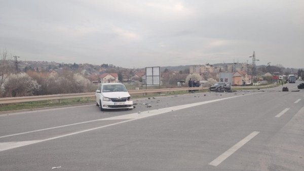 ВИДЕЛИ СМО ЧОВЕКА КАКО ЛЕЖИ НА ПУТУ Очевици стравичне саобраћајне несреће код Умке у шоку: Била сам у аутобусу кад је дошло до судара