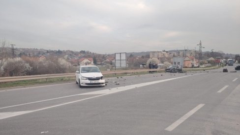 VIDELI SMO ČOVEKA KAKO LEŽI NA PUTU Očevici stravične saobraćajne nesreće kod Umke u šoku: Bila sam u autobusu kad je došlo do sudara