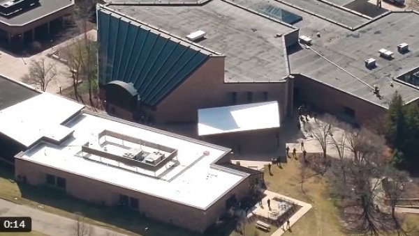 ПУЦЊАВА У СИНАГОГИ У МИЧИГЕНУ: Наређена хитна евакуција, нападач у бекству (ВИДЕО)