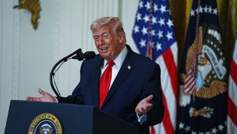 ТРАМП ПОКЛОПИО ЗЕЛЕНСКОГ: Последњи човек од ког нам је потребна помоћ против Ирана је он