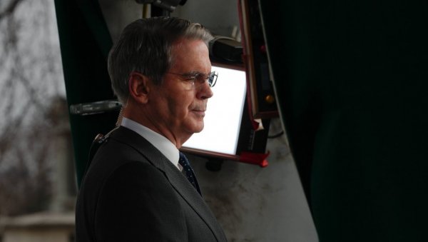 УРГЕНТНА СИТУАЦИЈА У ВАШИНГТОНУ: Трамп звао министра усред интервјуа, вратио се видно узнемирен