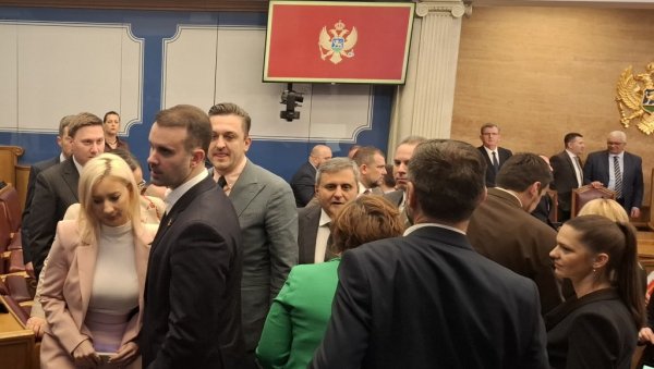 ПОЛИТИЧКИ ПРОГОН ПОД МАСКОМ РЕФОРМИ: Шта је позадина тихе смене кадрова Демократске народне партије