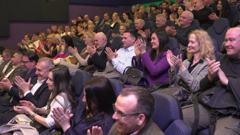 „ZAUSTAVITE DUNAV…“ DA NEGUJEMO BAŠTINU: U Novom Sadu premijerno prikazan dosnimljeni dugometražni dokumentarni film