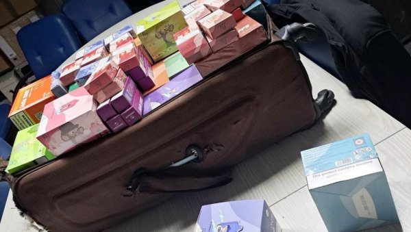 ВРЕДНЕ СУ 5.5 МИЛИОНА: Полиција код Прешева пронашла више од 4.500 ароматизованих цигарета