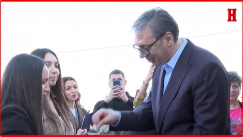 VUČIĆ U POSETI ARANĐELOVCU: Predsednik obilazi destileriju u Kopljarima (VIDEO)