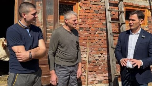 МАЛИ У ПОСЕТИ ДОМАЋИНСТВУ БОШКОВИЋ ИЗ БАЈИНЕ БАШТЕ: Породице које на селу остану на окупу могу успешно да се баве пољопривредом