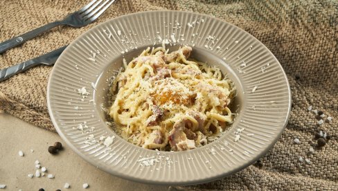 РЕЦЕПТ ЗА ПОСНУ КАРБОНАРУ: Кремаста је, укусна и спрмна је за 20 минута