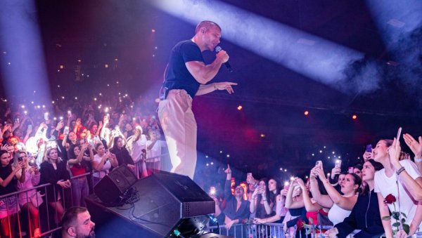 ДИЈАСПОРА ЈЕ ГОРЕЛА: Саша Ковачевић музички изненадио Беч (ФОТО)