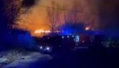 VELIKI POŽAR NA NOVOM BEOGRADU: Sve je izgorelo, krov pao (VIDEO)