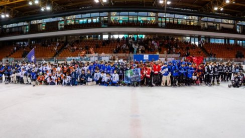 НА „ВОША ОПЕНУ“ ВИШЕ ОД 350 МАЛИШАНА : У Новом Саду одржан међународни турнир у хокеју на леду за децу