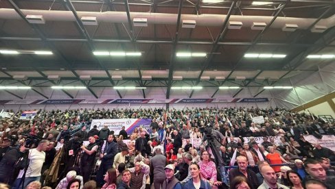 ВУЧИЋ У БАЈИНОЈ БАШТИ: Пуна сала чека Вучића