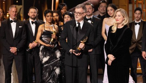 НАЈЕМОТИВНИЈИ ТРЕНУТАК НА ДОДЕЛИ ОСКАРА: Глумци одали почаст преминулим колегама (ВИДЕО)
