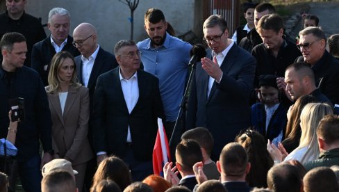 PREDSEDNIK SA MEŠTANIMA KOTRAŽA: Država će da ispuni ono što su vam godinama obećavali (VIDEO)