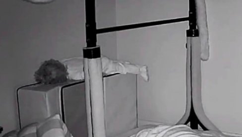 РОДИТЕЉИ ПОСЛАЛИ МАЛИШАНА НА СПАВАЊЕ, ПА ОСТАЛИ У ЧУДУ: Камера забележила пресмешне сцене, ово морате видети (ВИДЕО)