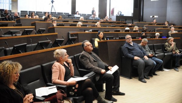 ПОСКУПЕЛИ ВОДА И СМЕЋЕ: Одборници „аминовали“ веће цене комуналија у Краљеву