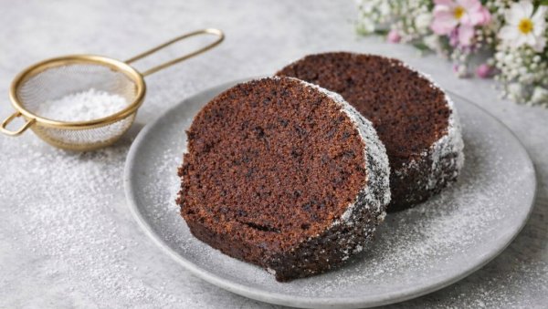 ЧОКОЛАДНИ КОЛАЧ СА ЦРВЕНИМ ВИНОМ: Колач који осваја на први залогај