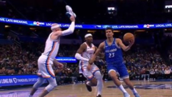 ЦЕО СВЕТ СЕ СМЕЈЕ! Џелат Николе Јокића је урадио нешто што никада није виђено у НБА лиги (ВИДЕО)