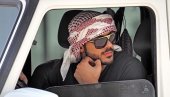 PROTERAN IZ SAUDIJSKE ARABIJE JER JE PREVIŠE LEP: Od priče napravio milione, pa razbesneo obožavateljke kada je oženio ružnu devojku