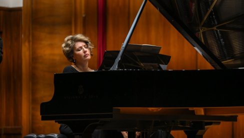 ПО ДИРКАМА НЕ ПУТУЈЕ ЛОГИКА, ВЕЋ ОСЕЋАЊА: Интервју - Полина Осетинска, руска пијанисткиња