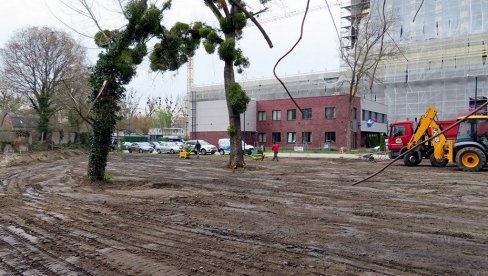 RADNIČKA ULICA U NOVOM SADU DOBIJA PRIVREMENO PARKIRALIŠTE: Biće mesta za oko 60 automobila