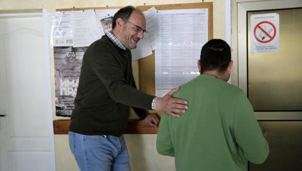 ЖИВОТ ГЛЕДАЈУ КРОЗ ДОДИР, ЗВУК И РЕЧ : Репортери Новости у Дому за слепе и слабовиде у Панчеву, једином у Србији (ФОТО)