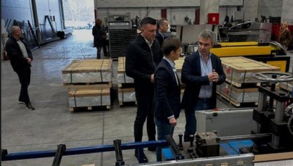 БРНАБИЋЕВА: Утисак је само један - 29. марта избор је више него једноставан. Александар Вучић – Смедеревска Паланка, наша породица!