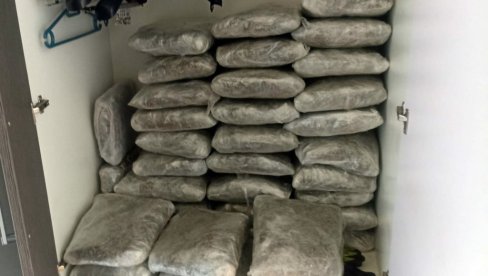 У БЕОГРАДУ УХАПШЕНИ ДИЛЕРИ ИЗ ПРИБОЈА:  Заплењено 80 килограма разних наркотика (ФОТО)