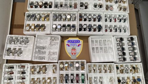 У ПРТЉАЖНИКУ АУТОБУСА САТОВИ ВРЕДНИ ВИШЕ ОД 10.000 ЕВРА: На  граничном прелазу Хоргош спречено кријумчарење