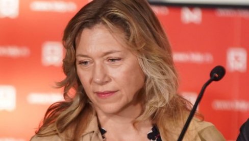 ПЛАШИЛА СЕ РОЂЕНЕ МАЈКЕ, ТЕШКЕ СЛИКЕ ИЗ ДЕТИЊСТВА СУ ЈОЈ УРЕЗАНЕ У СЕЋАЊУ: Бранка Катић се присетила одрастања