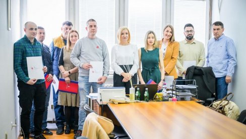 НАСТАВЉА СЕ МАСОВАН ПОВРАТАК ЗДРАВСТВЕНИХ РАДНИКА ИЗ ИНОСТРАНСТВА: Још 14 медицинара се вратило у Србију, међу њима и два брачна пара