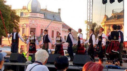 POMOĆ KUD-OVIMA: Četiri miliona za putovanja i narodnu nošnju