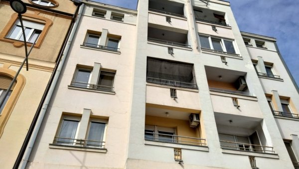 ПОЗНАТО СТАЊЕ ПОВРЕЂЕНИХ МЛАДИЋА У ЦЕНТРУ НОВОГ САДА: У стану избила туча, двојица избодена, трећи пао са спрата