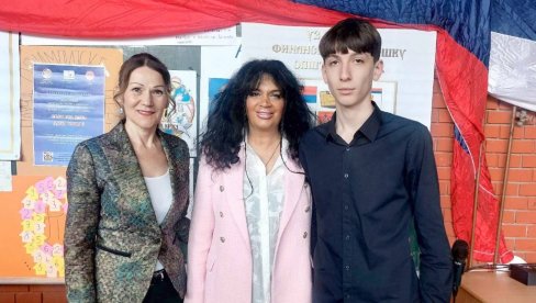 Kad i beli mantil progovori stihom: Dvojezična zbirka antiratne poezije u vršačkoj Hemijsko-medicinskoj školi