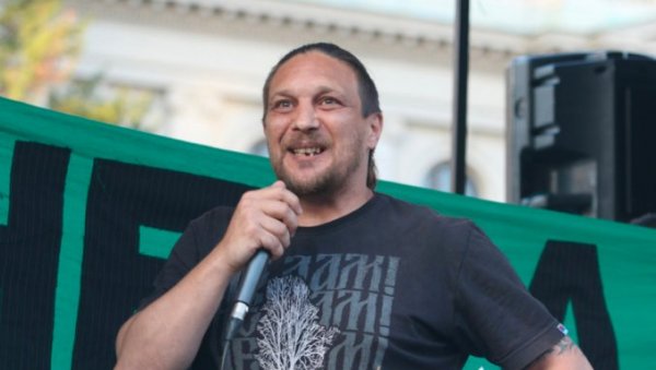 АГРЕСИВАЦ БРОЈ 1 У МАЈДАНПЕКУ! Овај батинаш је на челу студентске листе (ВИДЕО)